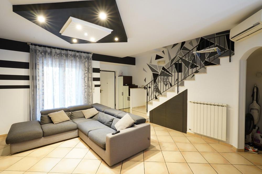 casa indipendente in vendita a Cervaro