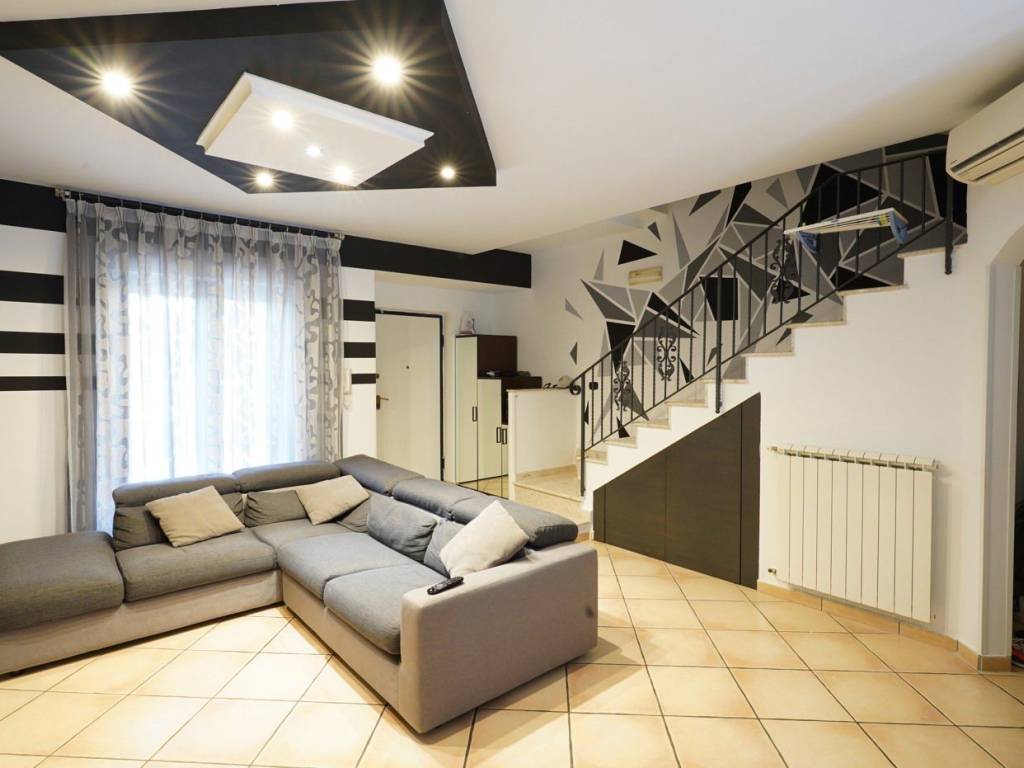casa indipendente in vendita a Cervaro