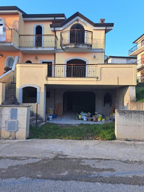 casa indipendente in vendita a Cervaro