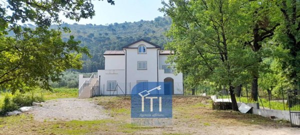 casa indipendente in vendita a Cervaro
