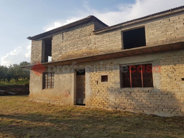 casa indipendente in vendita a Cervaro