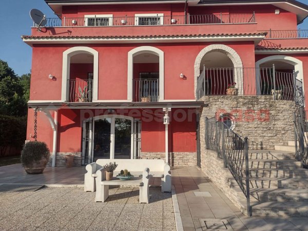 casa indipendente in vendita a Cervaro