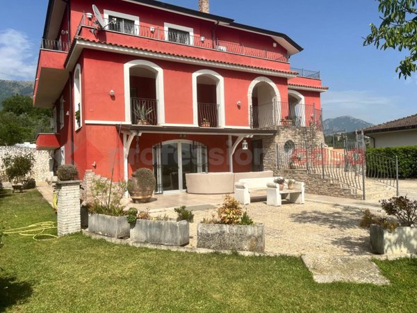 casa indipendente in vendita a Cervaro