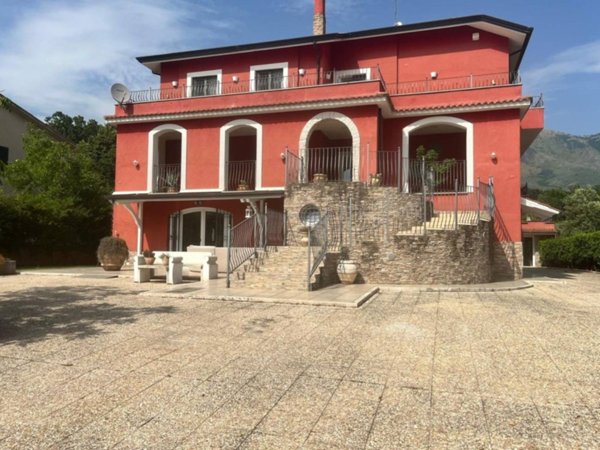 casa indipendente in vendita a Cervaro