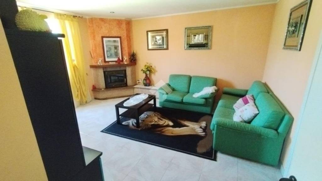 casa indipendente in vendita a Cervaro