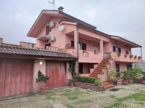casa indipendente in vendita a Cervaro