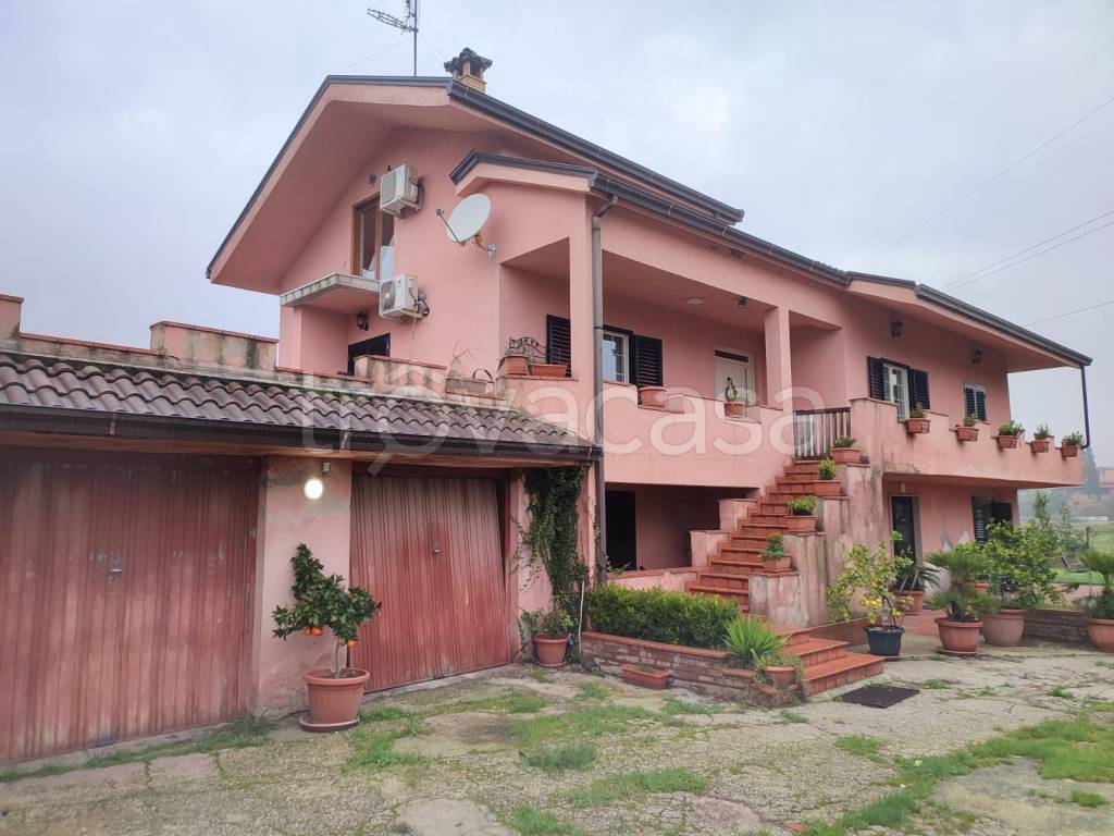 casa indipendente in vendita a Cervaro