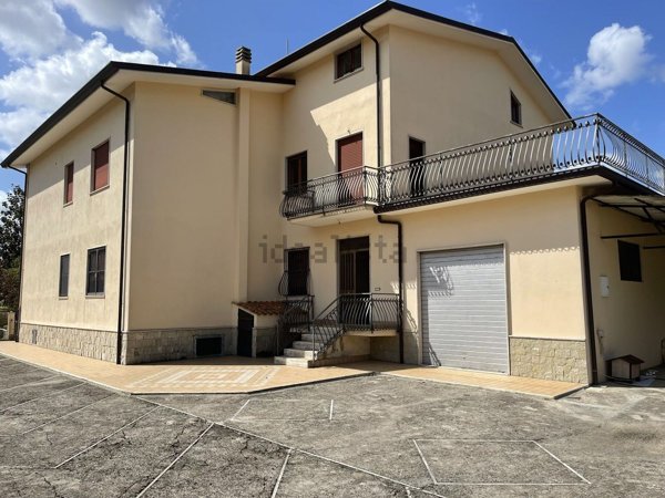 casa semindipendente in vendita a Cervaro