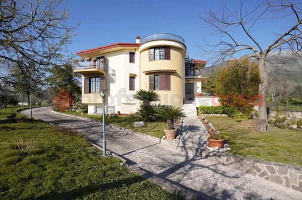 casa indipendente in vendita a Cervaro