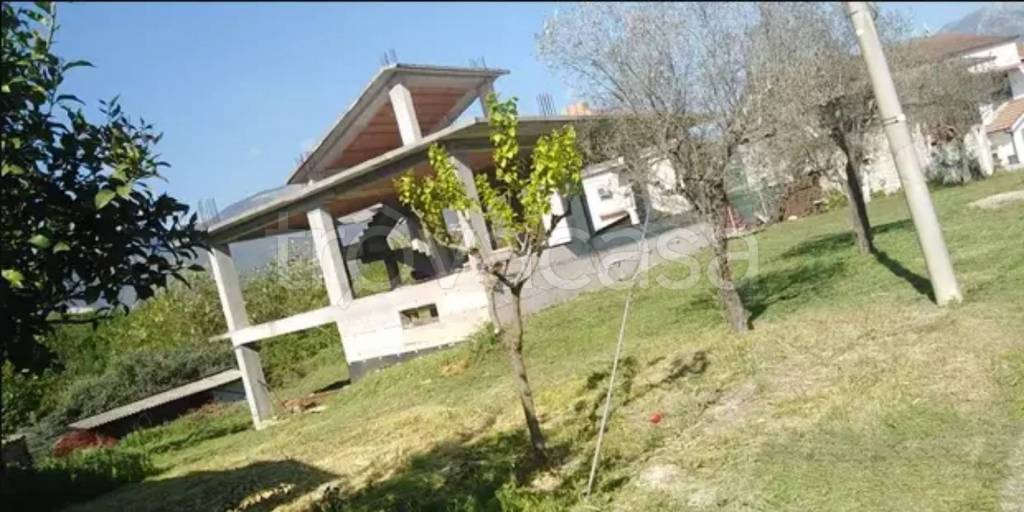 casa indipendente in vendita a Cervaro