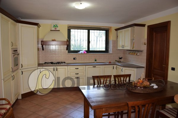 casa indipendente in vendita a Cervaro