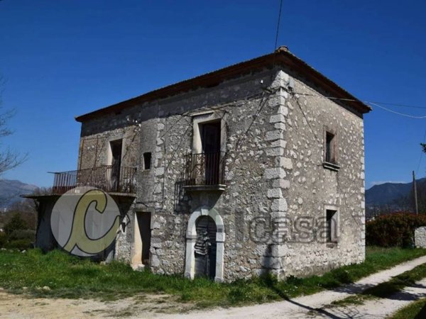 casa indipendente in vendita a Cervaro