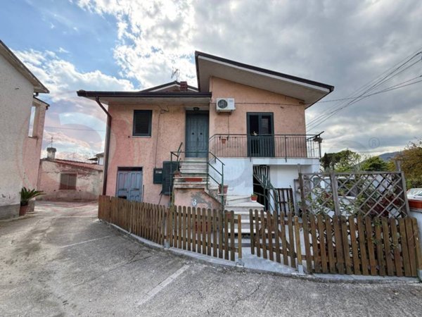 casa indipendente in vendita a Cervaro