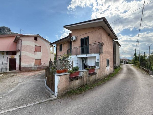 casa indipendente in vendita a Cervaro