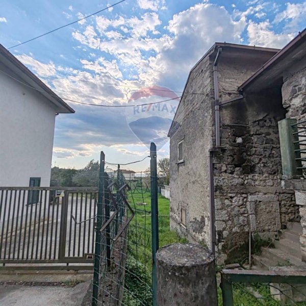 casa indipendente in vendita a Cervaro