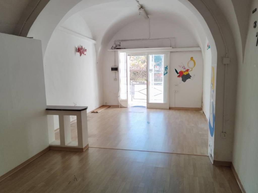 negozio in vendita a Cervaro