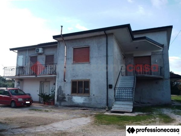 casa indipendente in vendita a Cervaro