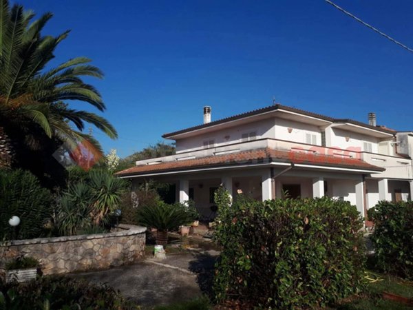 casa indipendente in vendita a Cervaro