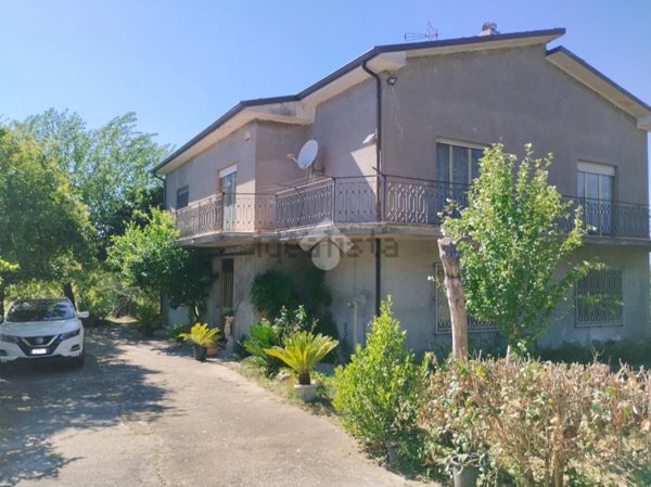 casa indipendente in vendita a Cervaro