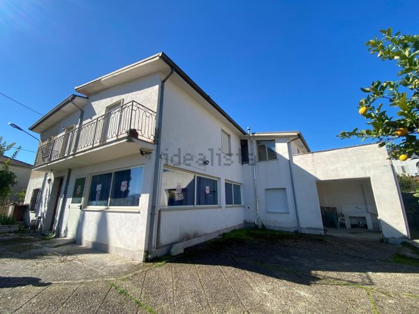 casa indipendente in vendita a Cervaro