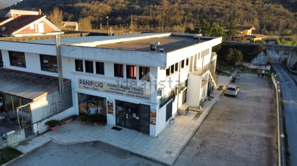 locale commerciale in vendita a Cervaro