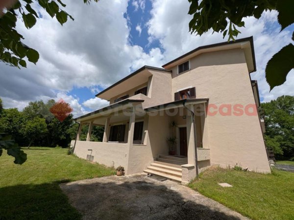 casa indipendente in vendita a Cervaro
