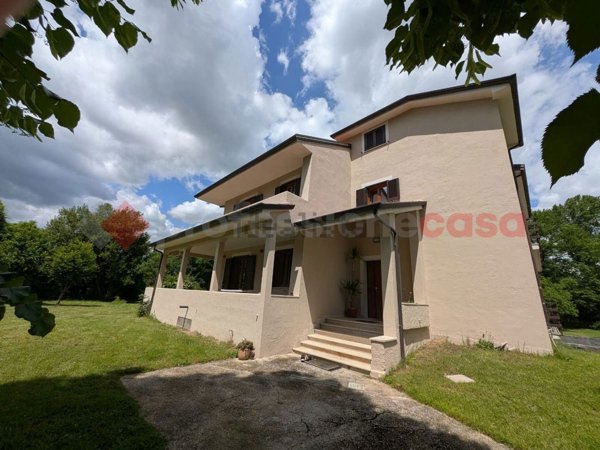casa indipendente in vendita a Cervaro