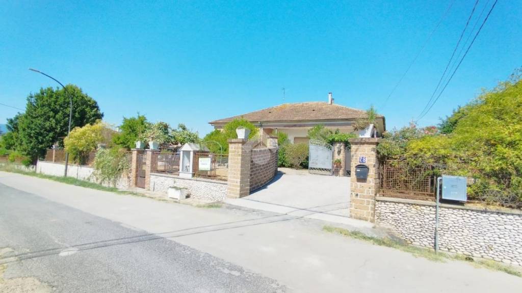 casa indipendente in vendita a Cervaro