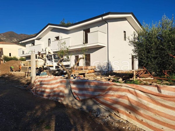 casa indipendente in vendita a Cervaro