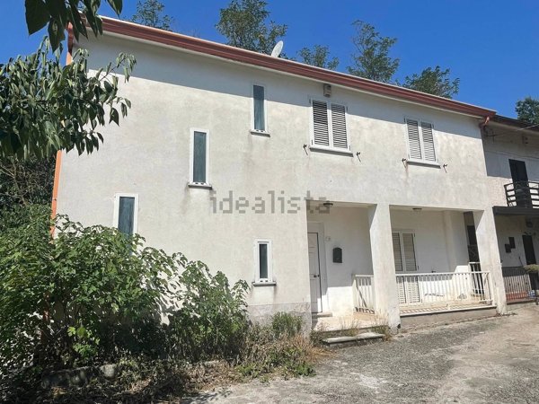 casa indipendente in vendita a Cervaro