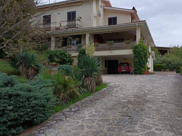casa indipendente in vendita a Cervaro