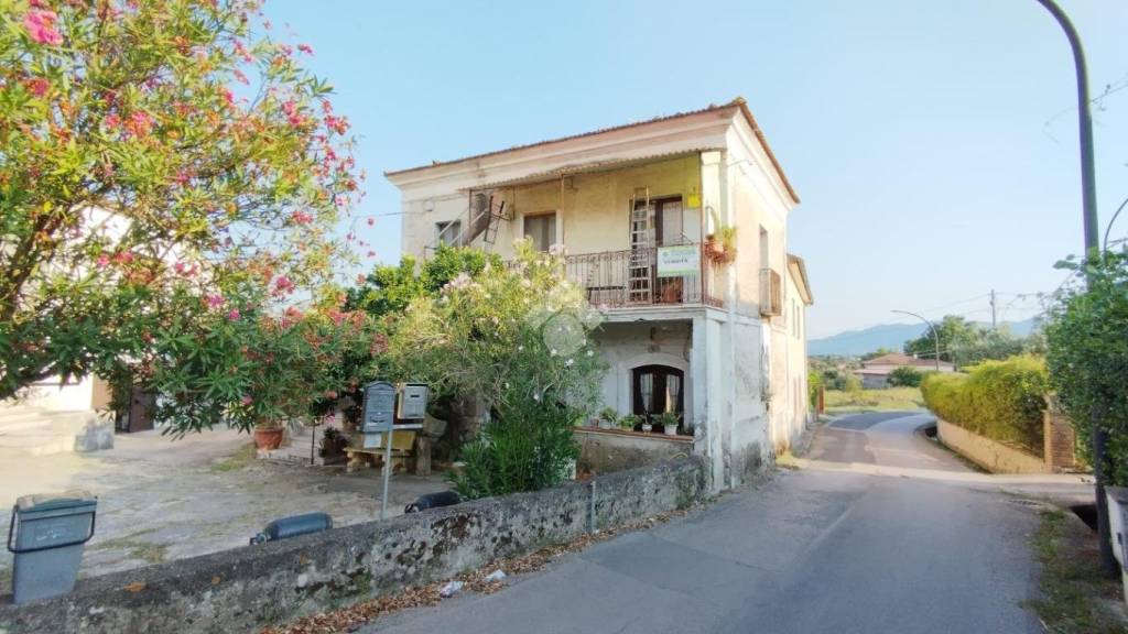 casa indipendente in vendita a Cervaro