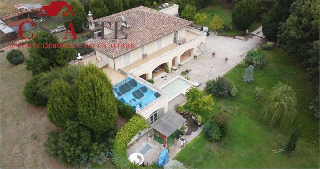casa indipendente in vendita a Cervaro