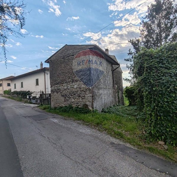 casa indipendente in vendita a Cervaro
