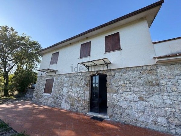 casa indipendente in vendita a Cervaro