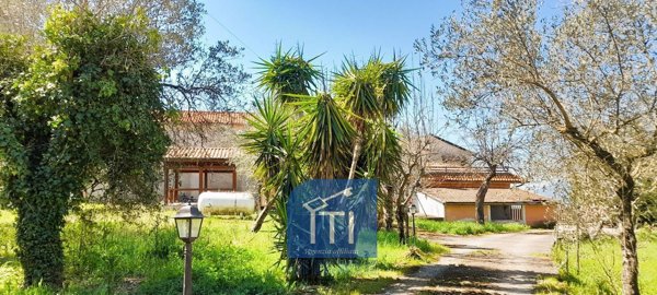 casa indipendente in vendita a Cervaro