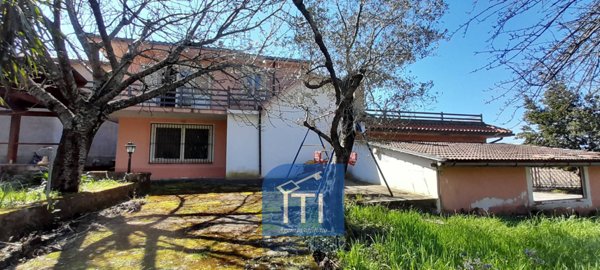 casa indipendente in vendita a Cervaro