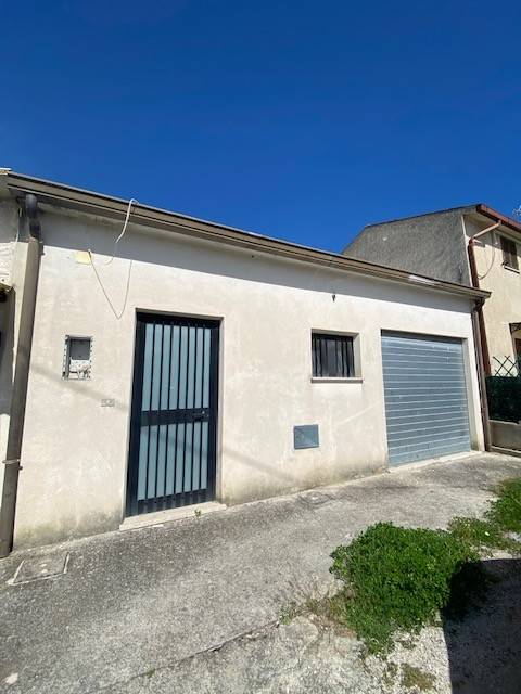 casa indipendente in vendita a Cervaro