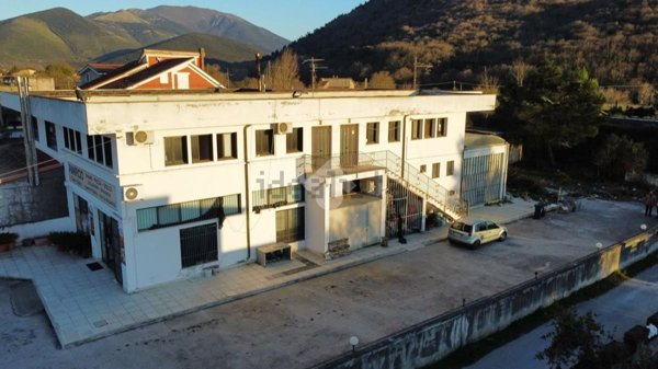 locale commerciale in vendita a Cervaro