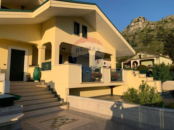 casa indipendente in vendita a Cervaro