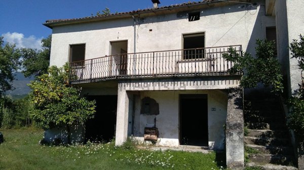 esavano in vendita a Cervaro