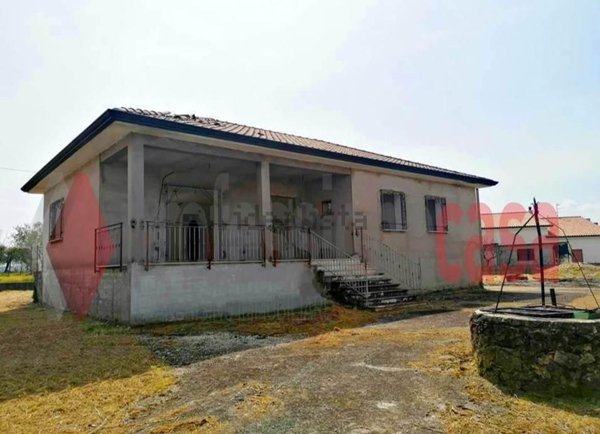 casa indipendente in vendita a Cervaro