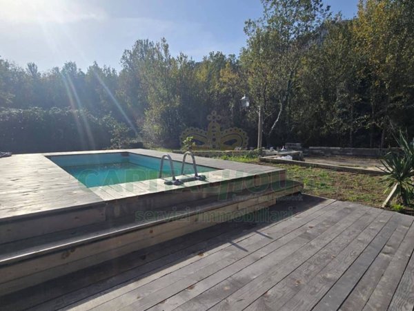 casa indipendente in vendita a Cervaro