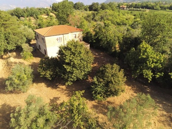 casa indipendente in vendita a Cervaro