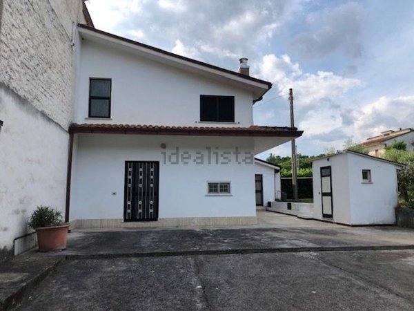 casa indipendente in vendita a Cervaro