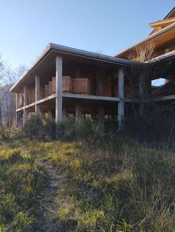 casa indipendente in vendita a Cervaro