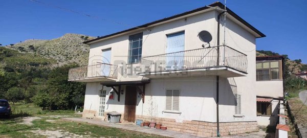 casa indipendente in vendita a Cervaro