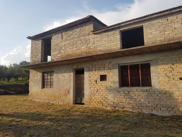 casa indipendente in vendita a Cervaro