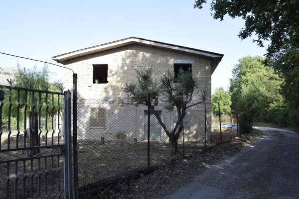 casa indipendente in vendita a Cervaro