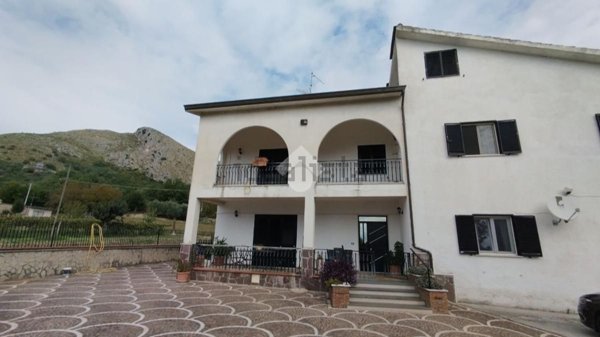 casa semindipendente in vendita a Cervaro